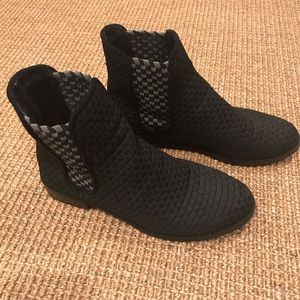 Black weaved fabric boots